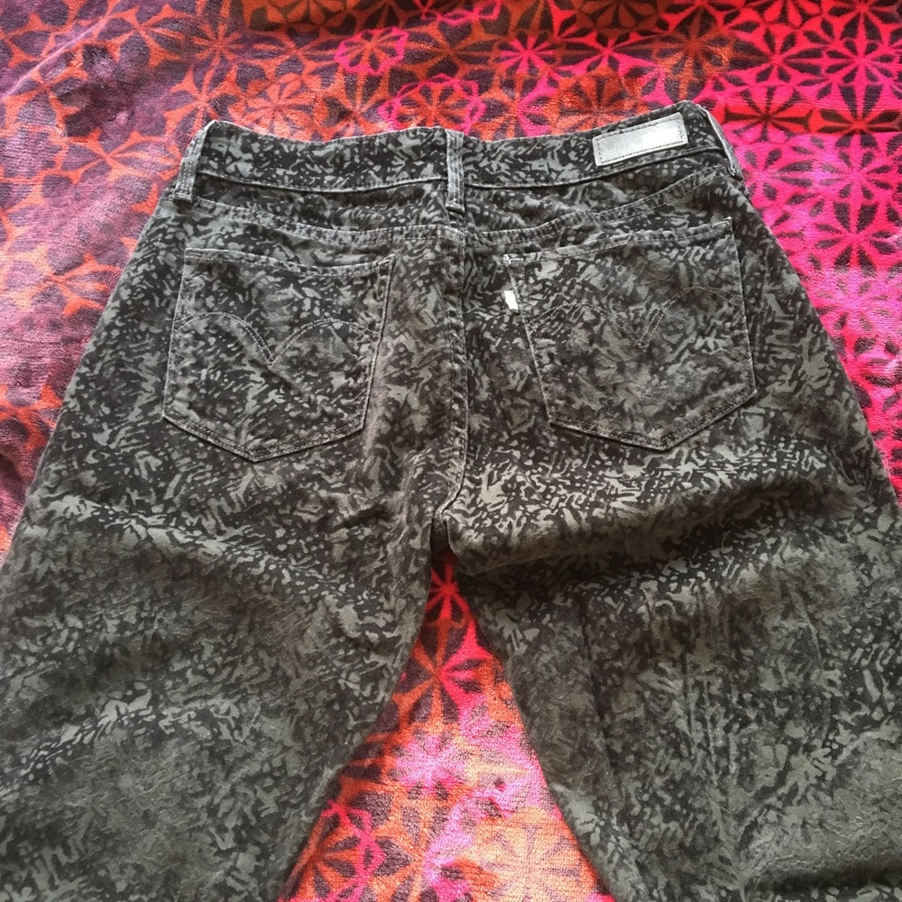 Velvet Patterned Levi’s - Picture 5 of 8